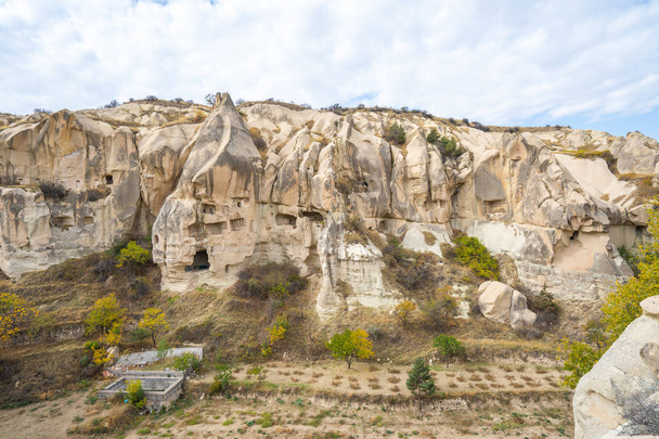 Θέα στο βουνό βράχου στην Καππαδοκία, Τουρκία. - Φωτογραφία, εικόνα