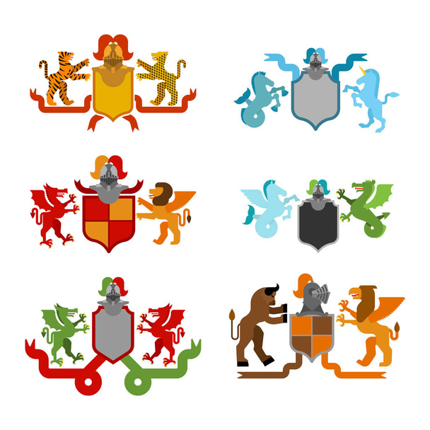Heraldikai pajzs és lovag sisak beállítása. Megfigyelésük. Sablon heraldika díszítőelemet. A királyi család címere. Hippocampus és az oroszlán. Sárkány és a sárkány. Pgasus és griffin. leopárd, tigris - Vektor, kép