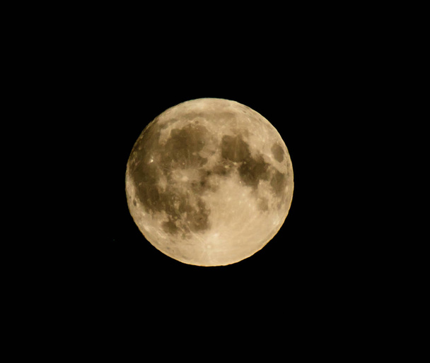 Місяць у небі
 - Фото, зображення