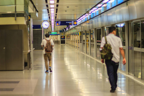 Bangkok, Thailand - April 23, 2017: After arrived their destinations, the passengers were walking to exit the MRT subway station. - Fotografie, Obrázek