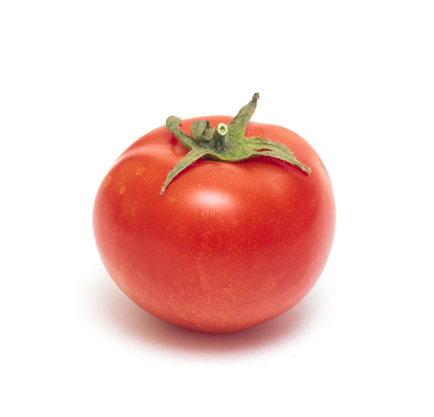 Κόκκινη ώριμη ντομάτα απομονωμένη σε λευκό φόντο - Φωτογραφία, εικόνα