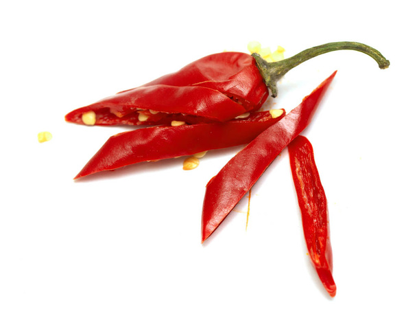 érett piros chili paprika, fehér háttér - Fotó, kép