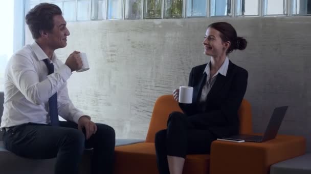 Colleagues chatting on coffee break in modern business center. - Video