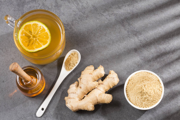 Healthy drink of ginger, lemon and honey - Zingiber officinale. - Foto, imagen