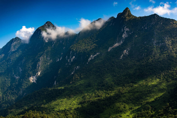 Пейзаж на Doi Luang Chiang Dao, Высокая гора в провинции Чиангмай, Таиланд
 - Фото, изображение
