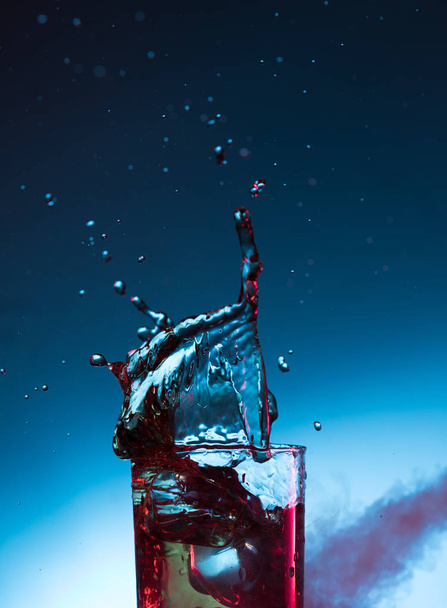 whisky koktejlový likér úvodní alkoholu ve skle - Fotografie, Obrázek
