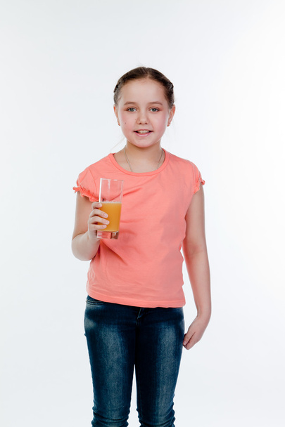 child with juice - Φωτογραφία, εικόνα