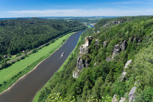 Pohled shora na řece Labe, Labské pískovce, Německo - Fotografie, Obrázek