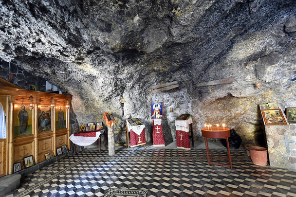 ギリシャ、公共の洞窟教会の聖アギオス イオアニス別名 Damialis、キサモス村聖ヨハネの洞窟します。 - 写真・画像