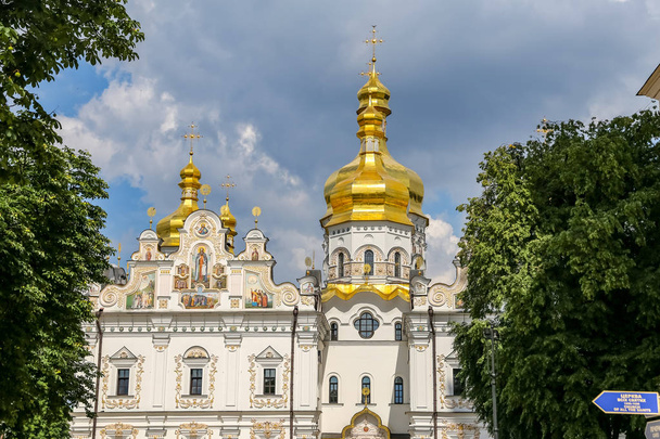 Fassade der Mariä-Himmelfahrt-Kathedrale in Kiew, Ukraine - Foto, Bild