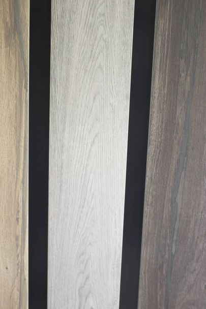 Küche Badezimmer Fliesen Showroom Anzeige der neuen Fliesen-Option für Böden und Wände für Holz-Effekt. - Foto, Bild