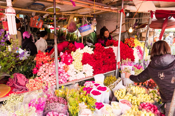 HANOI, VIETNAM - FEBRUARY 14: Unidentified flower vendor at the Quang Ba flower market on February 14, 2018 in Hanoi, Vietnam in Asia - Photo, Image