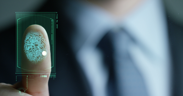 zakenman scan biometrische vingerafdruk-identiteit en goedkeuring. concept van de toekomst van de beveiliging en wachtwoorden controle door middel van vingerafdrukken in een immersieve technologie toekomstige en cybernetische, bedrijf - Video