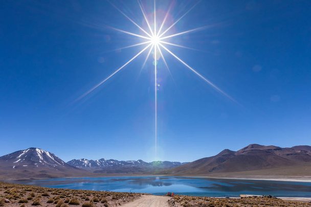 Lagune Altiplanicas, Miscanti y Miniques, splendida vista sul deserto di Atacama. Cile, Sud America
. - Foto, immagini