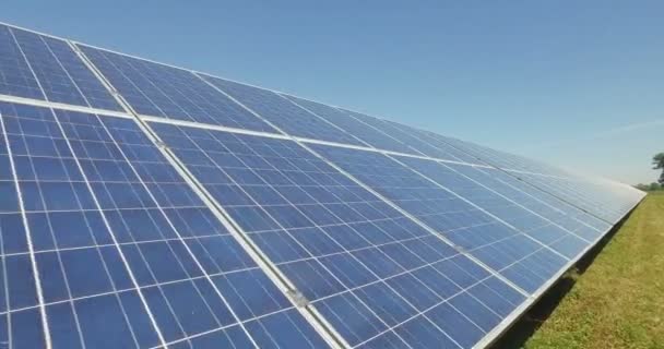 video of blue eco solar panels, roof cells solar system station - Πλάνα, βίντεο