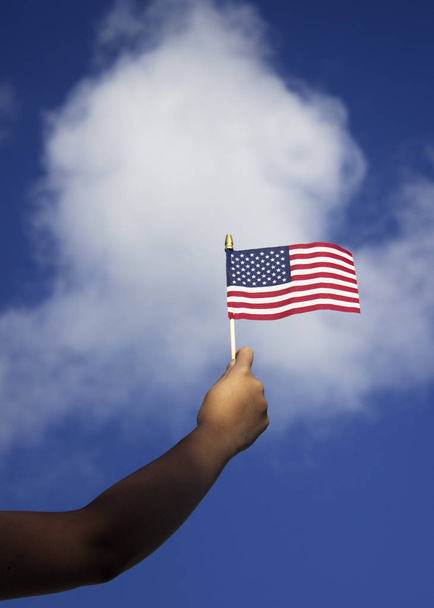 kézzel integetett amerikai zászló - Fotó, kép