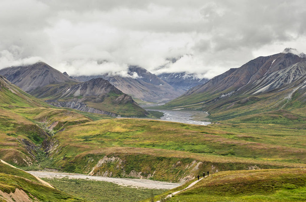 Nationaal Park Denali en behouden, Ak - Aug 21, 2018: een weergave van Alaska variëren van Eielson Visitor Center in Nationaal Park Denali en behouden - Foto, afbeelding