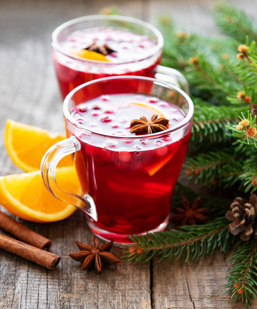 Glasses of hot mulled wine with oranges and spices - Valokuva, kuva