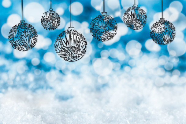 Χριστουγεννιάτικο δέντρο μπάλα στολίδι, μπλε φόντο, αντίγραφο χώρου - Φωτογραφία, εικόνα