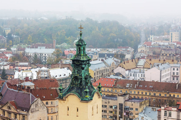 Латинська катедра у Львові, верхній частині будівлі, шпиль - Фото, зображення