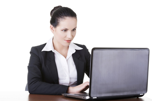 Bizneswoman pracuje na laptopie - Zdjęcie, obraz