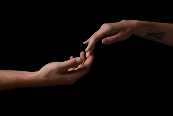 Homme et femme touchant les doigts sur fond sombre
 - Photo, image