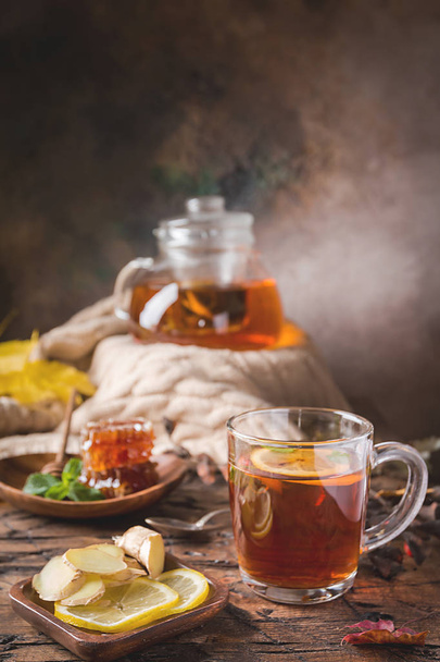 Copa de vidrio de té caliente - Foto, imagen