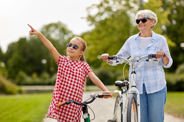 grandmother and granddaughter with bicycles - Photo, Image