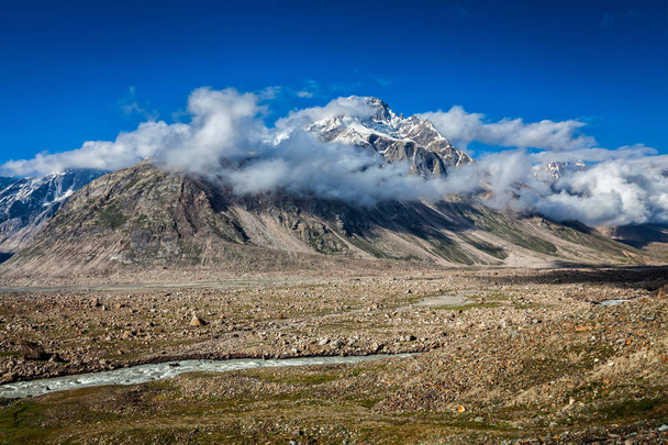 Himalajan maisema, Intia
 - Valokuva, kuva