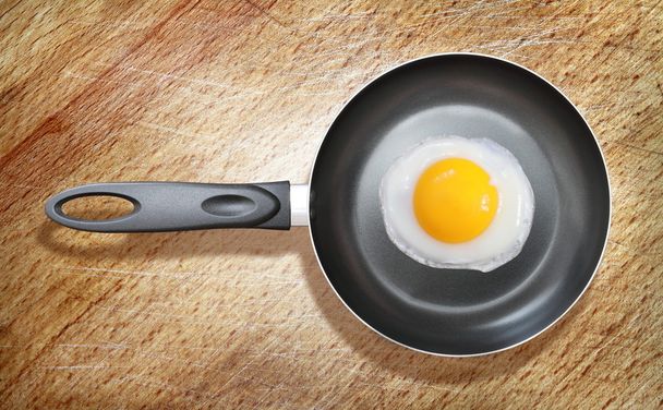 fried egg on a frying pan - Фото, изображение