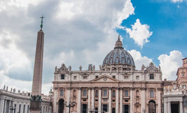 Bazylika św. Piotra w Rzymie na Placu św. Piotra z Rzymu do Watykanu we Włoszech - Zdjęcie, obraz