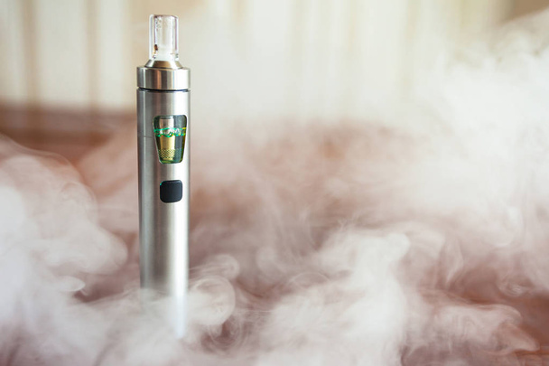 electronic cigarette in pair - 写真・画像