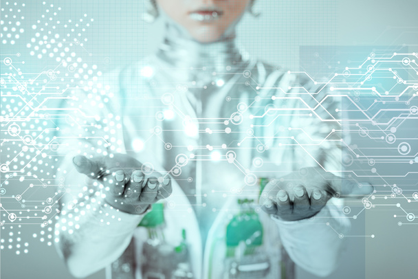 vista de cerca de las manos robóticas con datos digitales aislados en gris, concepto de tecnología futura
  - Foto, imagen