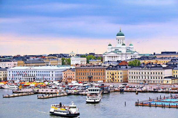 Cidade de Helsínquia com Catedral de Helsínquia e Praça do Mercado, Finlândia - Foto, Imagem