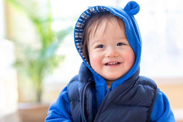 Happy toddler boy bundled up in winter clothes - Φωτογραφία, εικόνα