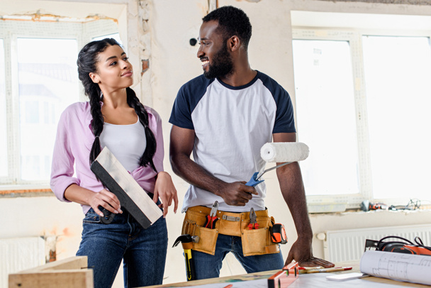 attractive young couple making renovation of apartments - Foto, imagen