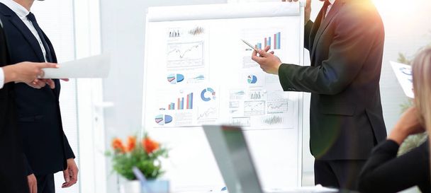 businessman makes a presentation to his business team - Фото, изображение