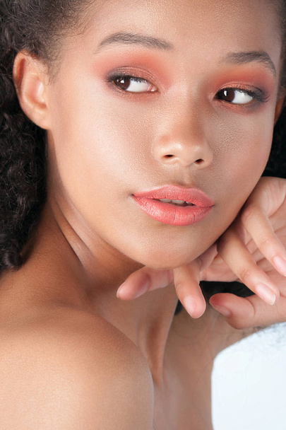 Young beautiful black girl with clean perfect skin close-up. Beauty portrait - Foto, imagen