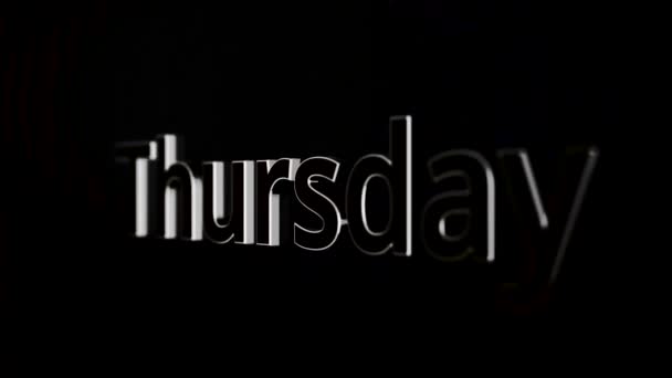 Dia da semana quinta-feira de letras maiúsculas de cor cinza, 3D. Palavra quinta-feira em movimento no fundo preto e cinza
 - Filmagem, Vídeo