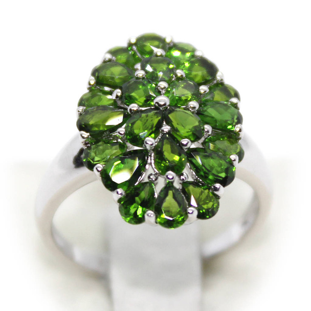 Elegancka chromowana zielony diopsyd pierścień klastra gruszka kształt.925 srebro - Zdjęcie, obraz