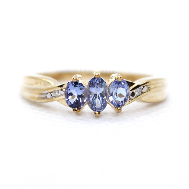 Tanzanite Tri klejnot złota pierścionek z akcentami Diamond - Zdjęcie, obraz