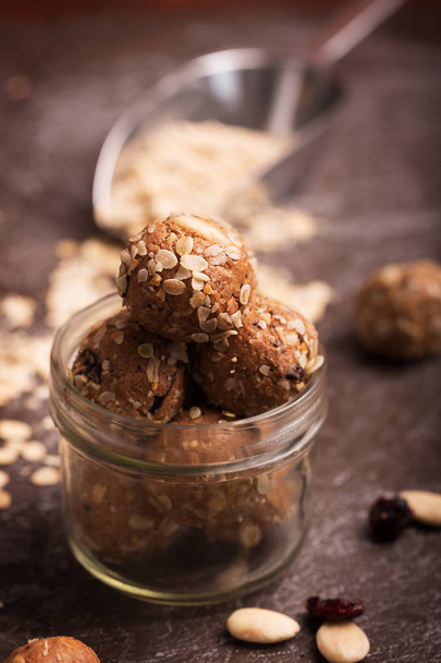 Healthy organic energy granola bolls with nuts, cacao, oats and raisins - vegetarian sweet bites without sugar - Foto, immagini