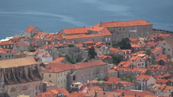 Dubrovnik es una ciudad croata en el mar Adriático. Es uno de los destinos turísticos más destacados del Mar Mediterráneo
. - Imágenes, Vídeo