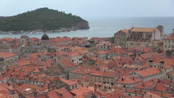 Dubrovnik es una ciudad croata en el mar Adriático. Es uno de los destinos turísticos más destacados del Mar Mediterráneo
. - Imágenes, Vídeo