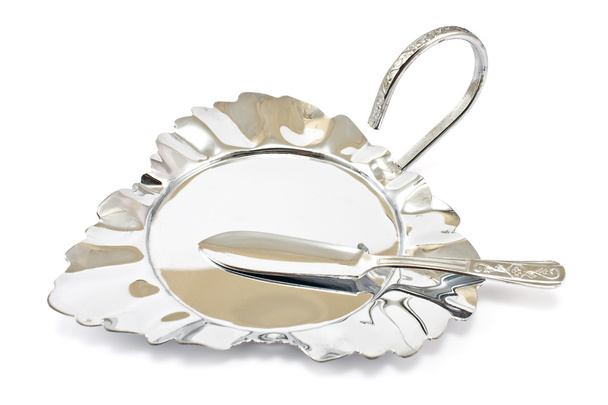 Антикварная серебряная тарелка с ножом
 - Фото, изображение