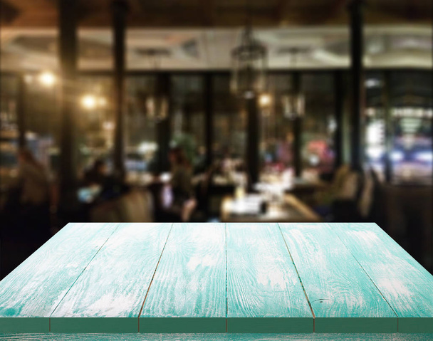Fa asztal blured háttér vágyik, a kávézó, a fénykép montage vagy termék bemutatás. Elemek elhelyezése az asztalon helyet. - Fotó, kép