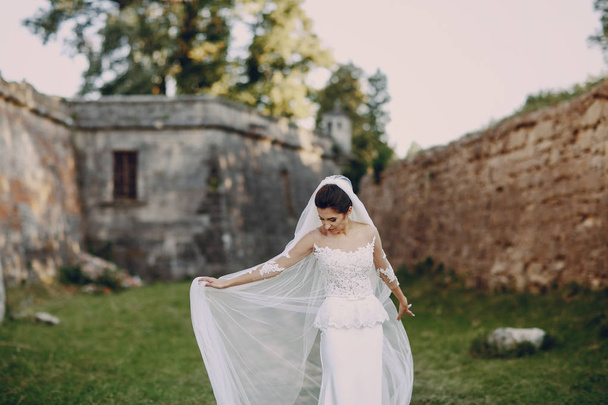 bride in white dress - Foto, imagen