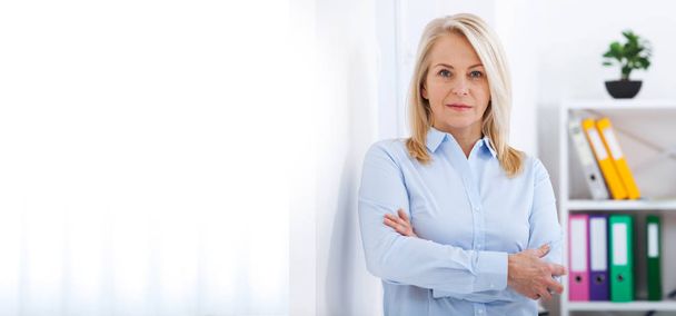 Portrait of beautiful middle aged businesswoman in office - Foto, immagini