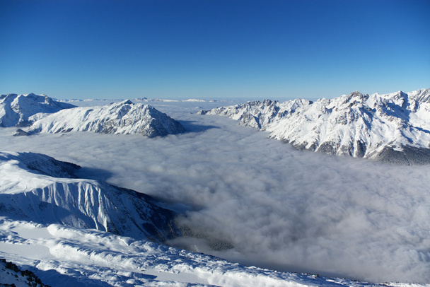 Panoraamanäkymät Alpeille talvivuorille
 - Valokuva, kuva