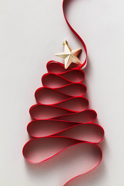 christmas tree made from ribbon - Φωτογραφία, εικόνα